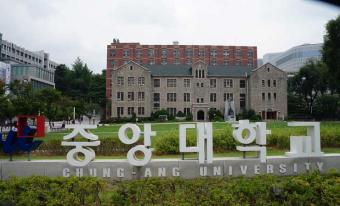 Trường Đại Học Chung - Ang